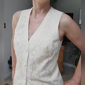 Cachè VTG 90's  women's Embroidered Vest lining inside,  size M